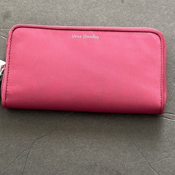 Vera Bradley Continental Wrislet  New. Color Hawthorn Roe - Picture 3 of 10